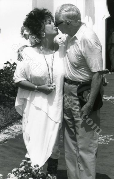 Elizabeth Taylor, Malcolm Forbes , Morocco 1989.jpg
